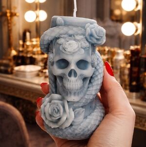 Blue Rose Skull Candle – 7.4 oz Handmade Beeswax | Gothic Luxe Snake & Floral Sc